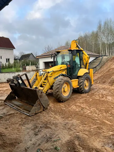 экскаватор-погрузчик KOMATSU